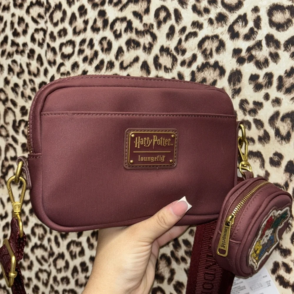 Loungefly Hogwarts Crossbody Bag - Picture 4 of 7